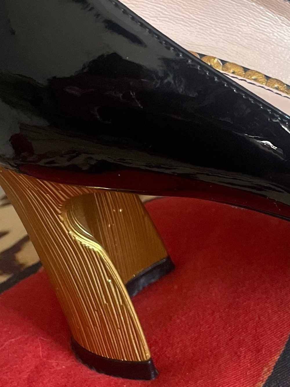 Gucci Black Patent Leather Pumps with Gold Sculpted Heel with a pearl GG